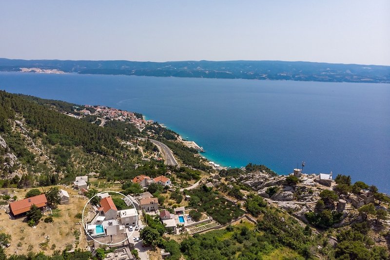Villa The King is located only 3km from Omiš, a town and port in the Dalmatia region of Croatia, and is a municipality in the Split-Dalmatia