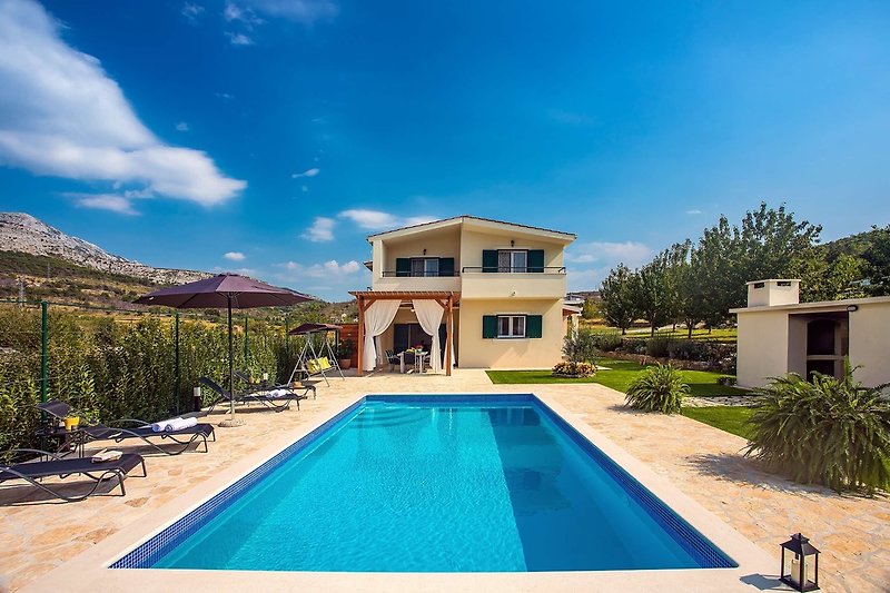 Villa Roko mit 4 Schlafzimmern, 32 m 2 privatem Pool und Spielplatz