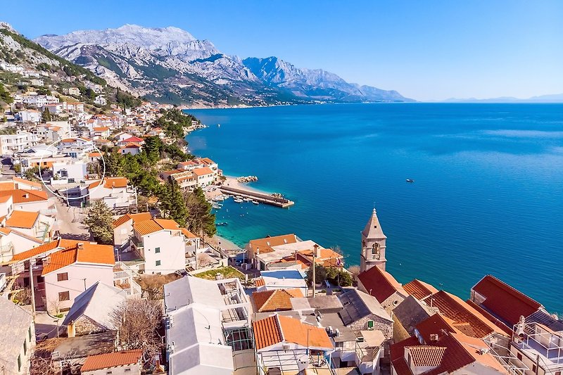 Dieses kleine dalmatinische Dorf befindet sich am richtigen Ort, wo Sie aber auch ruhige Abende und einen ruhigen Morgen