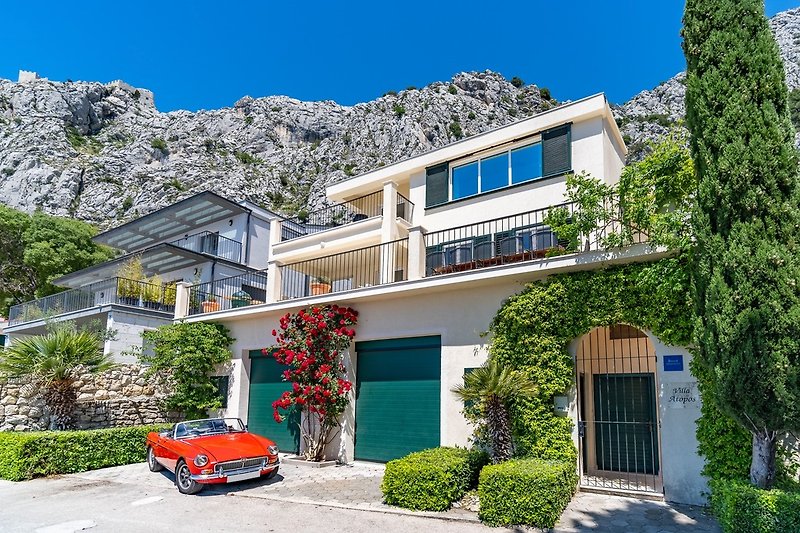  Located on the mountainside above small Mediterranean town Omiš (2,5km)
