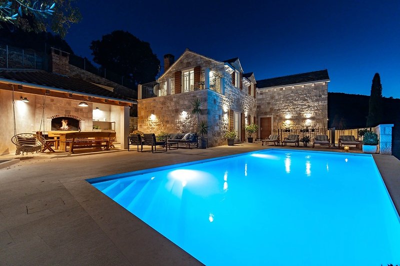 Die Villa Ani bietet einen privaten und beheizten 30 m² großen Pool mit einem chlorfreien System.