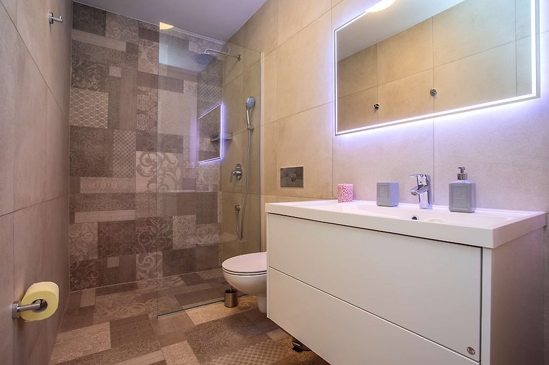 Family bathroom with shower at living floor area