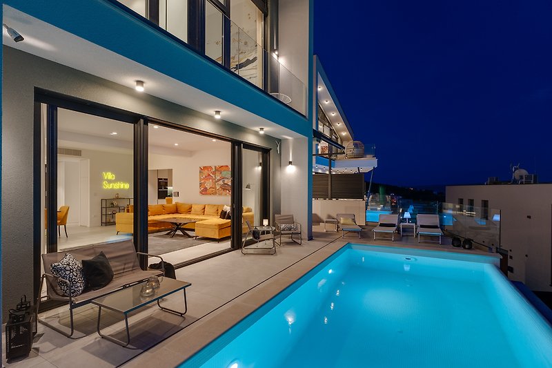 Luxuriöses Anwesen mit Pool und moderner Architektur - perfekte Entspannung!