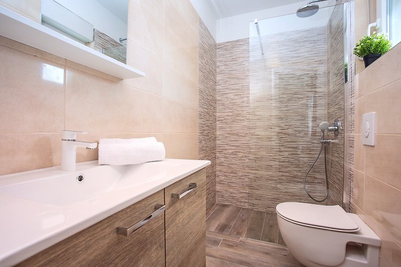 en-suite with shower
