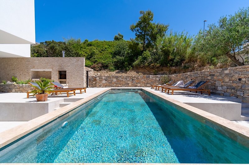 Villa Praska mit privatem 28,5 m² großem Pool, 3 Schlafzimmern mit Bad, Sauna, 1 km zum Strand