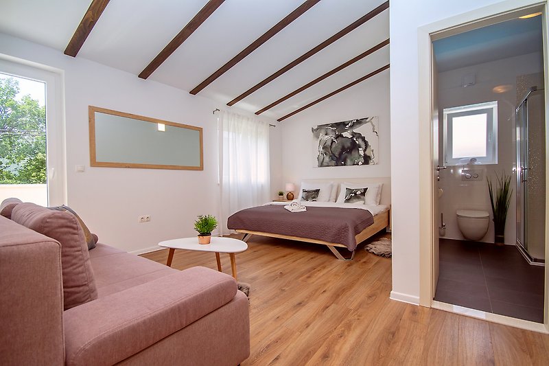 Schlafzimmer NO1 mit Doppelbett 180x200 und Schlafsofa + Terrassenausgang