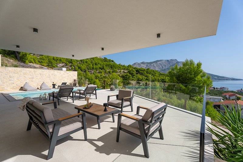 Villa Nitia is a very stylish and high-end villa with open sea and mountain views