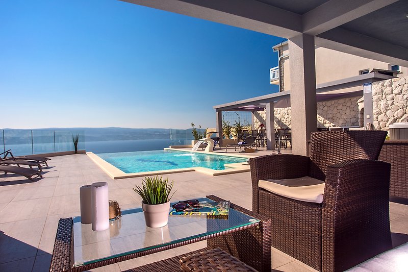 Luxus Villa POCRNJA mit beheiztem Pool, Jacuzzi, Sauna und Billardtisch