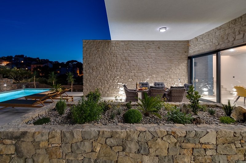 Gorgeous stone home exterior gives you a nice and cozy feeling while enjoying al-fresco