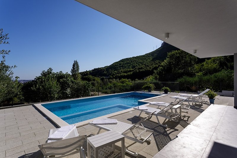 This amazing villa is perfect for a relaxed family or friend gatherings 