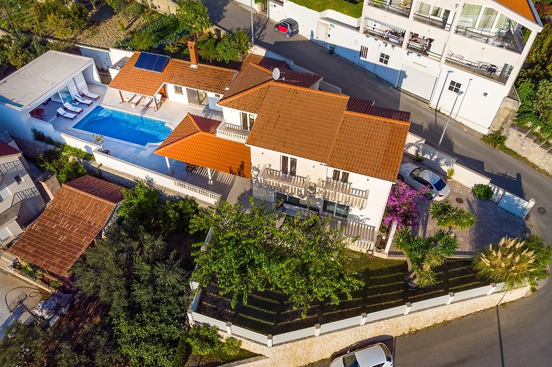 Seaview Villa MaToLi mit beheiztem 50qm Pool und 4 Schlafzimmern, nahe der Stadt Split
