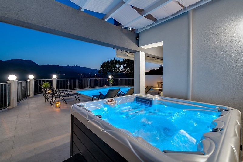 For complete relaxation, there is a Jacuzzi only for your use