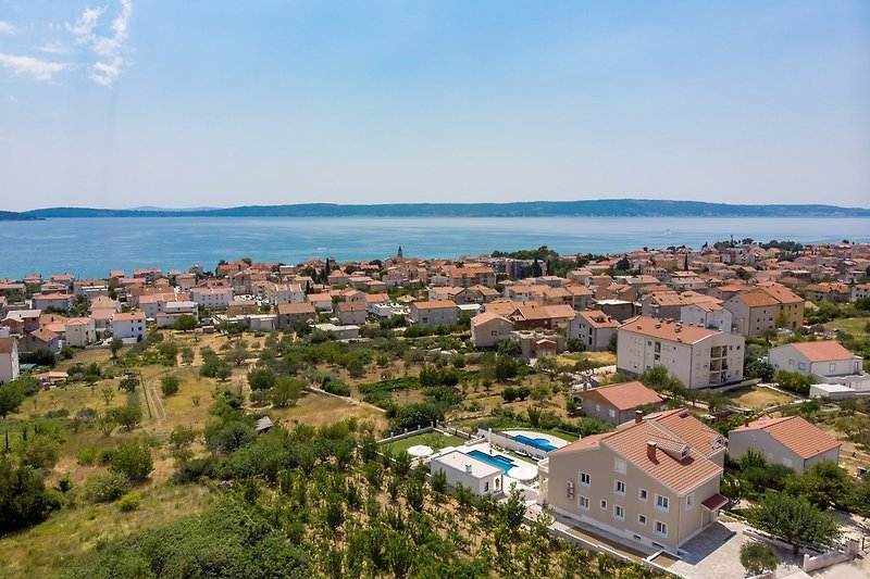 You are located exactly between town Split (15km) and town Trogir (14km)