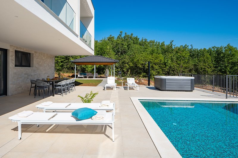 Step outside and indulge in the private oasis of the heated infinity pool, measuring an impressive 11m x 4.5m