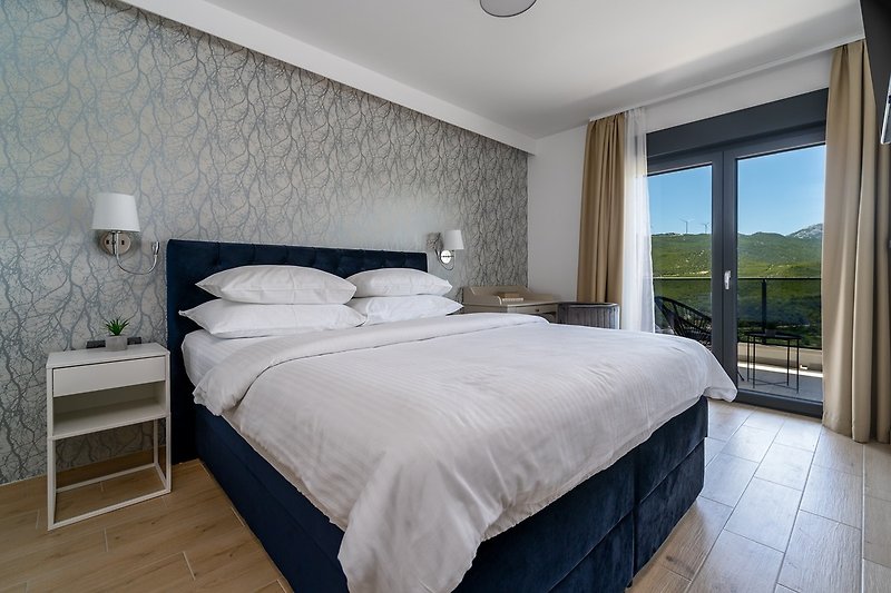 The First floor is connected with an indoor staircase and offers: Bedroom NO1 (13sqm)