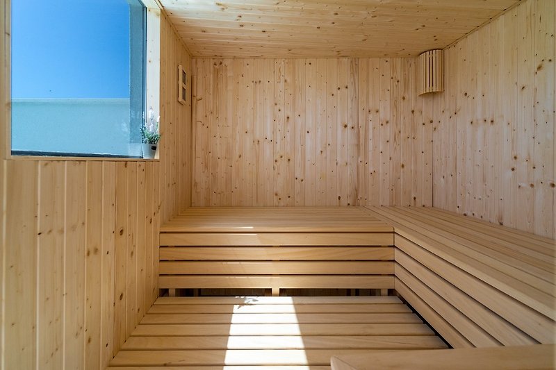 Zur vollkommenen Entspannung steht Ihnen auch eine finnische Sauna zur Verfügung