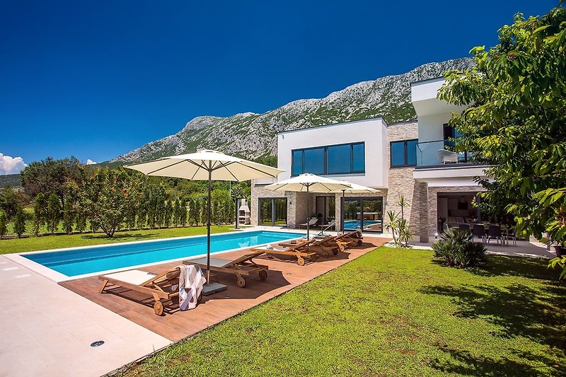 Villa Agava mitten in Dalmatien mit sehr traditioneller und unberührter Nachbarschaft
