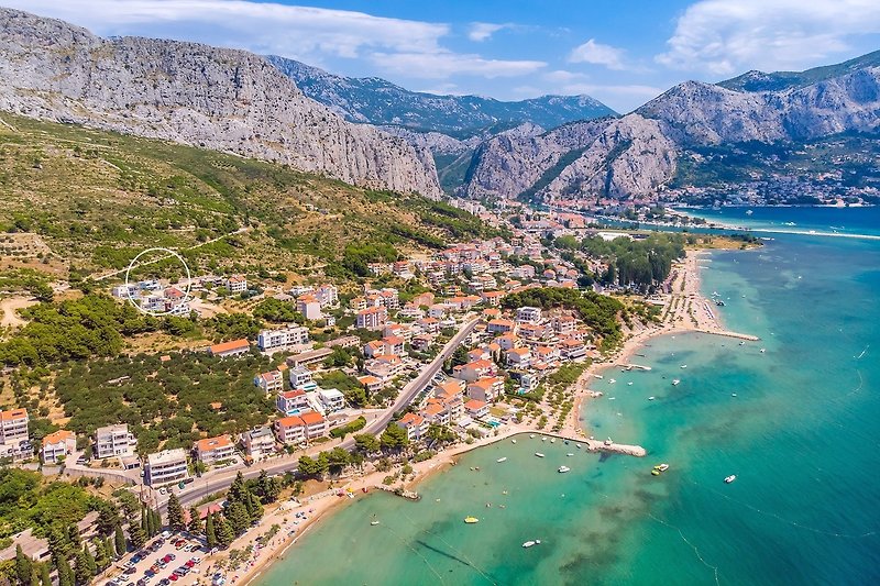 Location of Villa Allegra, within walking distance from the sea and town Omis