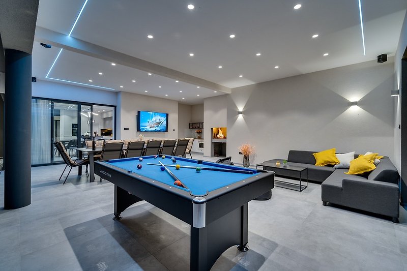 A perfect spot for evening entertainment and showing your billiard skills!