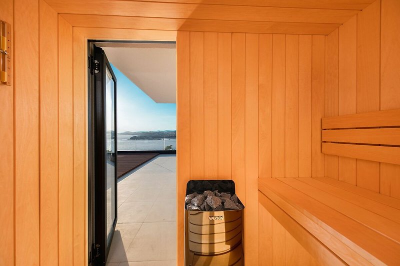 Für vollkommene Entspannung steht Ihnen auch eine finnische Sauna zur Verfügung