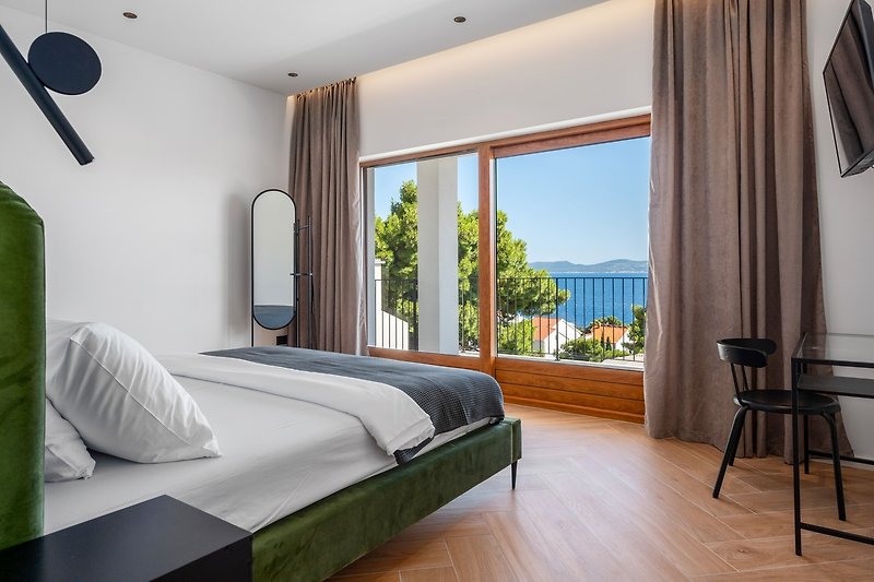 Master Bedroom No1 (39 sqm) offers a king-size bed 180cm x 200cm with spectacular and panoramic sea views