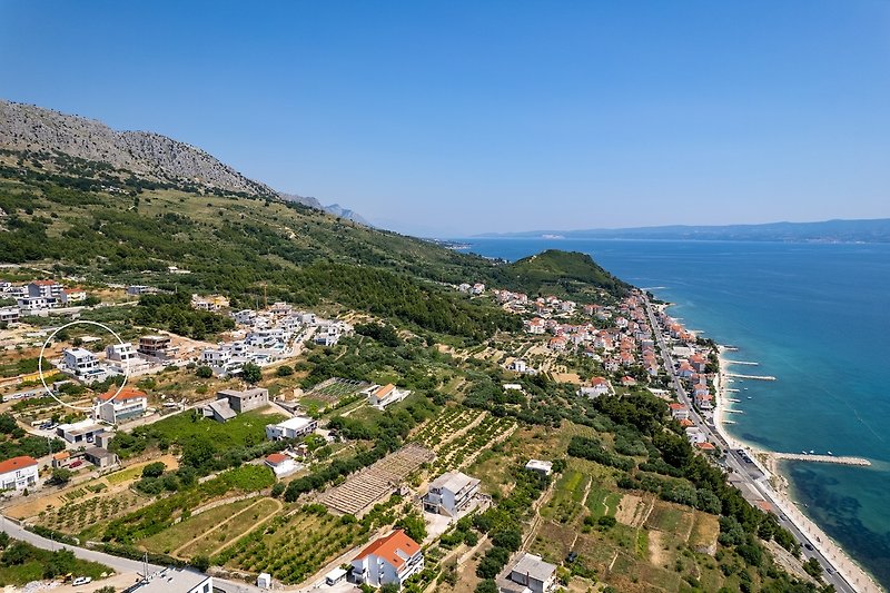 Located in the upper part of Podstrana village that will set you in a relaxed Dalmatian mindset
