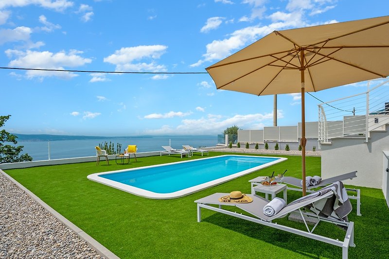 Villa La Vita bietet einen spektakulären Panoramablick auf das Meer und die Inseln im Süden