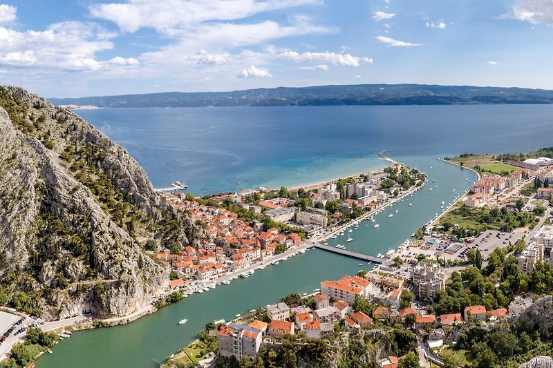 Sea view Kleine, mediterrane Stadt Omiš mit vielen Attraktionen nur 10 Minuten Fahrt