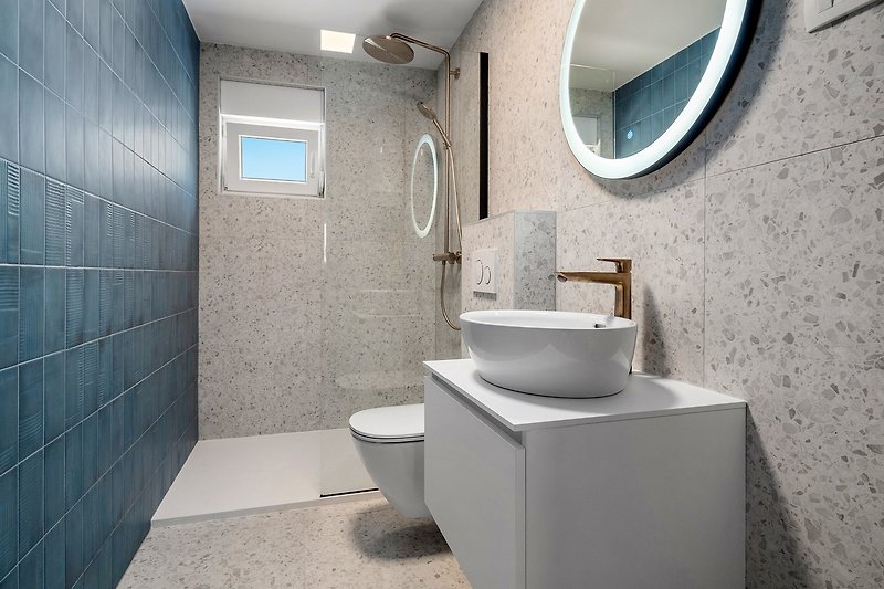 There is also a Family bathroom (5sqm) with a shower.