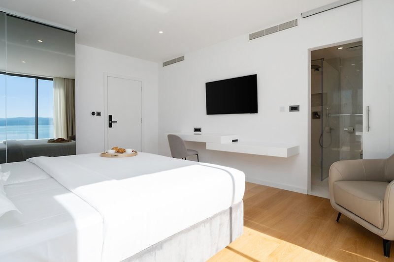 Schlafzimmer Nr. 4 hat ein en-suite Badezimmer und einen Ausgang zu einer Terrasse (ein zusätzliches Bett hinzugefügt we