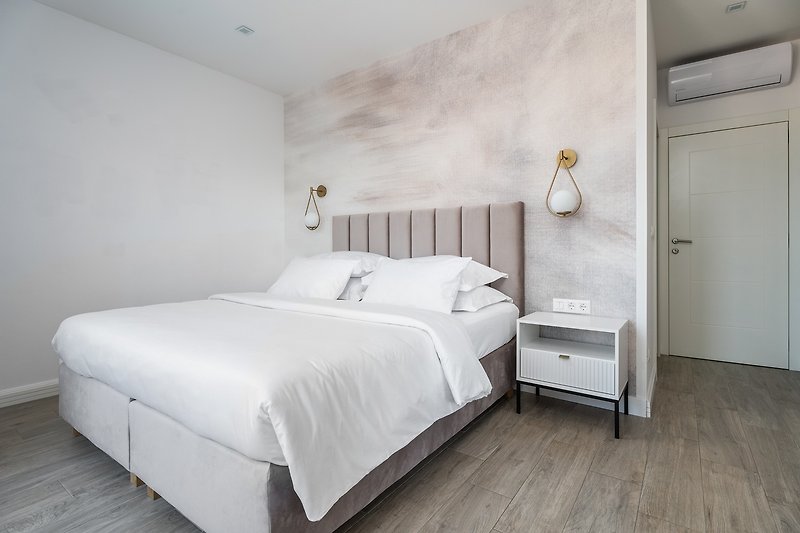 Bedroom No4 with double bed 180x200cm, en-suite bathroom and terrace