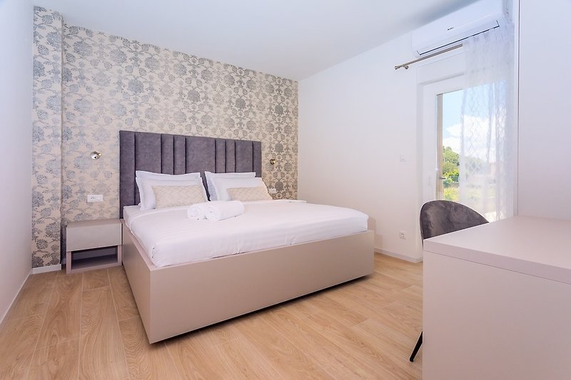 Schlafzimmer Nr. 3 mit Kingsize-Bett 180 cm x 200 cm, Klimaanlage, (erster Stock)