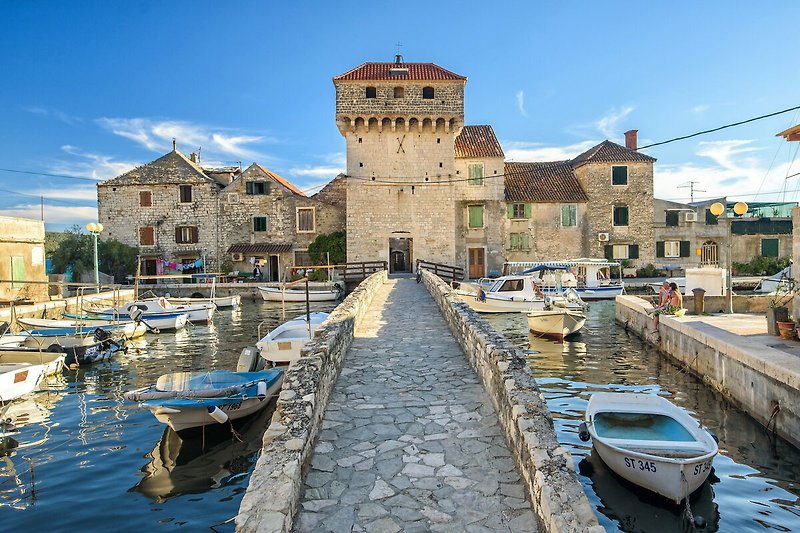 Es gibt einige Orte, die man unbedingt besuchen muss, wie die UNESCO-Stadt Trogir
