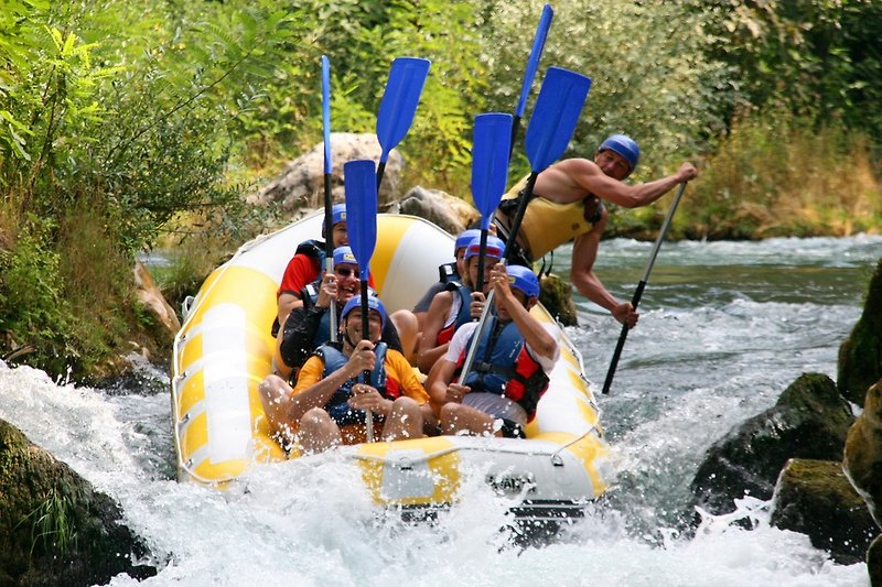 Der Fluss Cetina mit vielen Aktivitäten wie Rafting ist nur 20 Autominuten entfernt