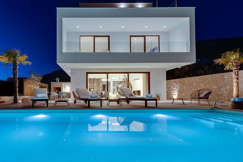 NEU! Seaview Villa Nocturno mit 4 Schlafzimmern mit eigenem Bad, privatem 35 m² großem Infinity-Pool mit Hydromassage