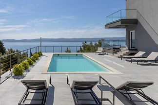 Luxury Villa Iponi