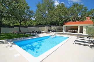 Villa Skura mit beheizbarem Pool