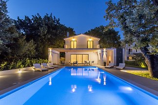 Villa VENTURA mit beheiztem Pool