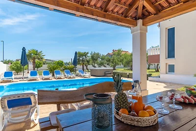 Villa Suker Jacuzzi, Pool, Garten