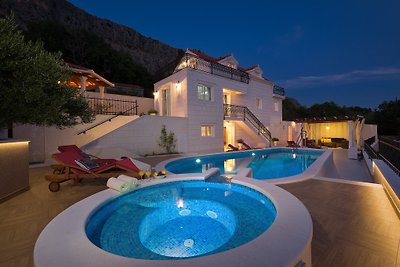 Luxus-Villa MAJA mit Jacuzzi, Pool