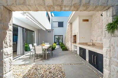 NEUE Villa Paloma Blanca