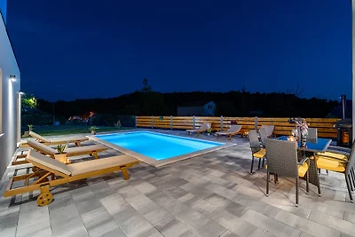 Neu! Villa Mir mit privatem Pool