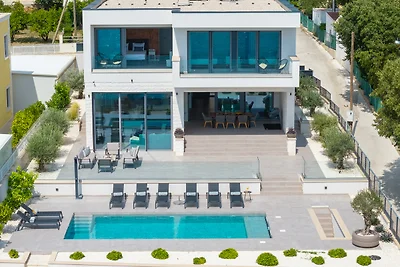 Beachfront Villa Luminara