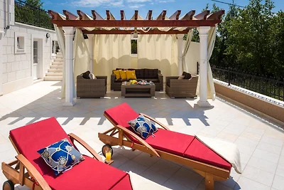 Luxus-Villa MAJA mit Jacuzzi, Pool