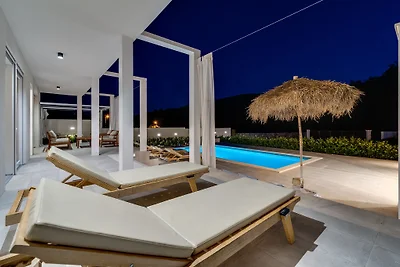VILLA ZEN mit 32m2 Pool, 7km Strand