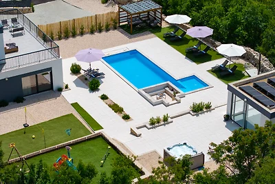 NEUE Villa Begovina