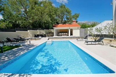 Villa Skura mit beheiztem Pool