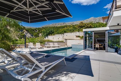 Luxury villa Cecilia, heated pool