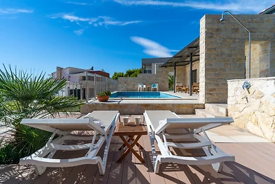 Villa Oslo, Pool & Blick aufs Meer