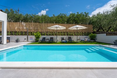 Neu!Apartment Villa Gironi mit Pool, Jacuzzi